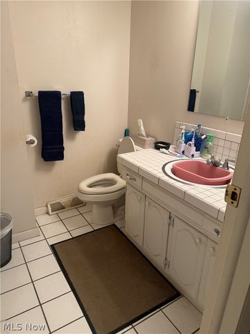 25853 Euclid Chagrin Pky, Richmond Heights, OH 44143