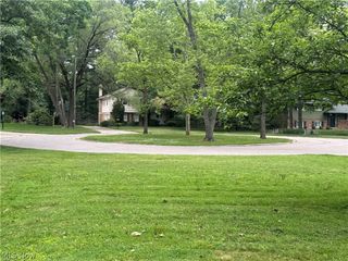 25853 Euclid Chagrin Pky, Richmond Heights, OH 44143