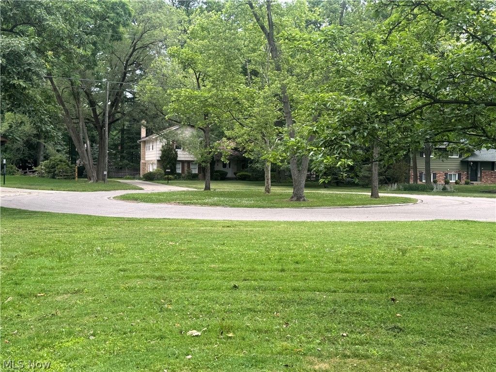 25853 Euclid Chagrin Pky, Richmond Heights, OH 44143
