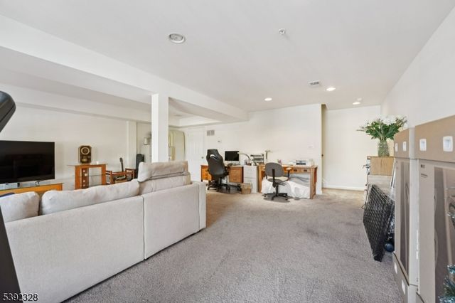 39 Forshee Cir, Montvale Boro, NJ 07645