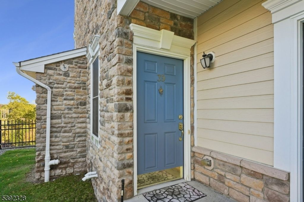 39 Forshee Cir, Montvale Boro, NJ 07645