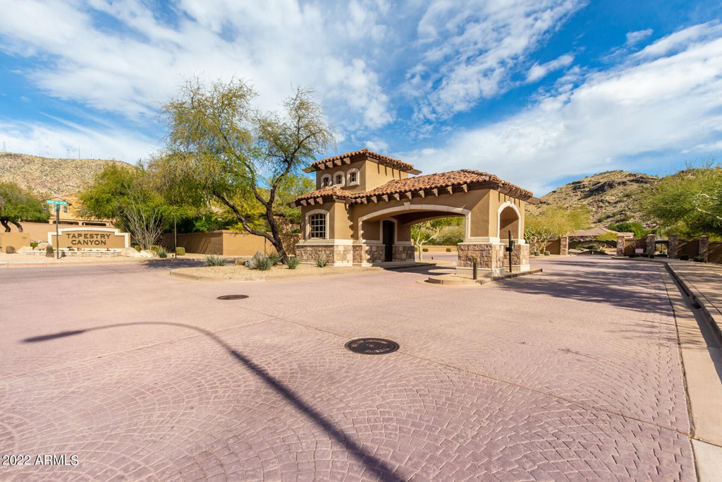 Image 2 of property listing at 14015 S 19TH Street 18, Phoenix, AZ 85048