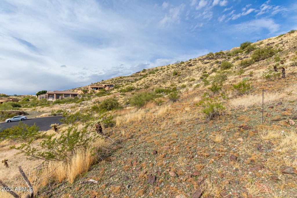 Image 6 of property listing at 14015 S 19TH Street 18, Phoenix, AZ 85048