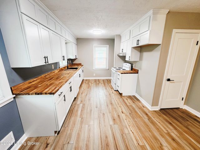 3216 New Lynnview Dr, Louisville, KY 40216