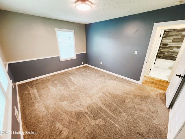3216 New Lynnview Dr, Louisville, KY 40216