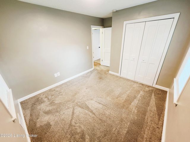 3216 New Lynnview Dr, Louisville, KY 40216