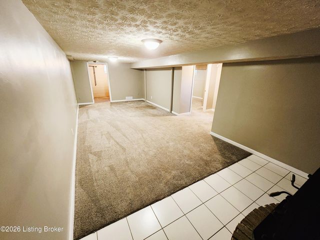 3216 New Lynnview Dr, Louisville, KY 40216