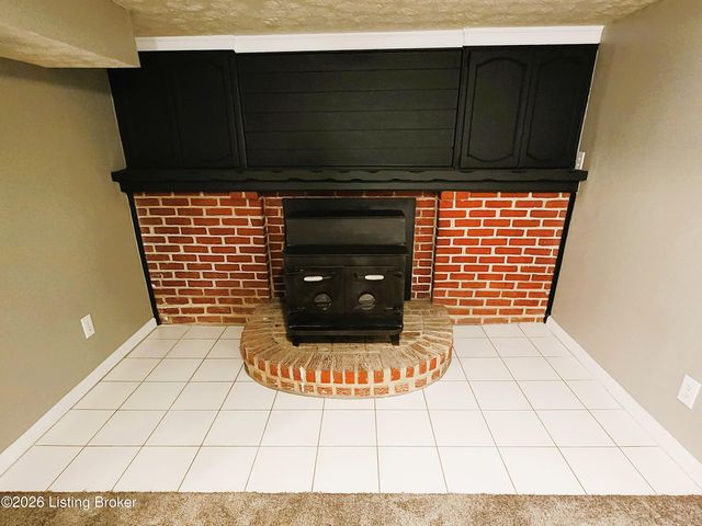 3216 New Lynnview Dr, Louisville, KY 40216