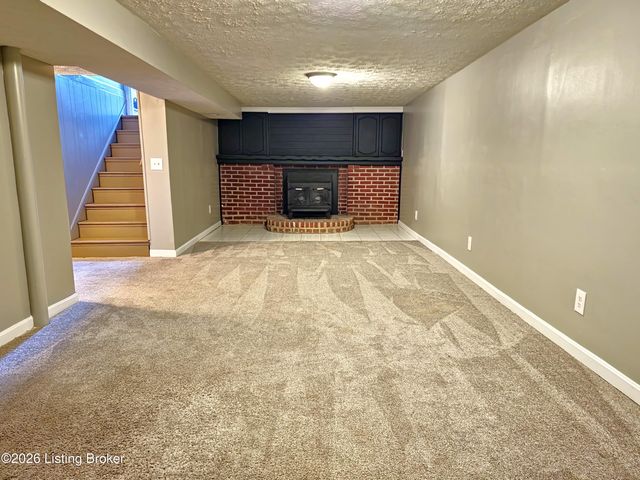 3216 New Lynnview Dr, Louisville, KY 40216