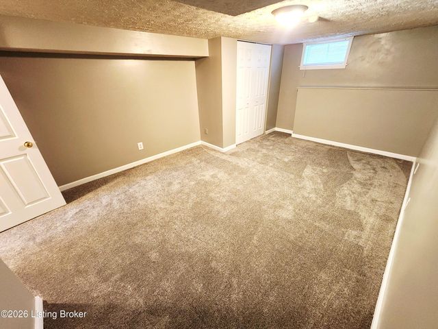3216 New Lynnview Dr, Louisville, KY 40216