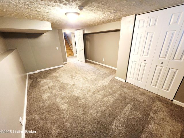 3216 New Lynnview Dr, Louisville, KY 40216