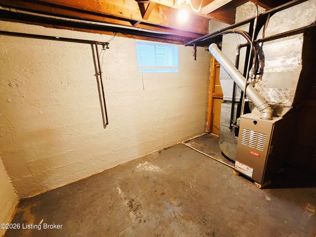 3216 New Lynnview Dr, Louisville, KY 40216
