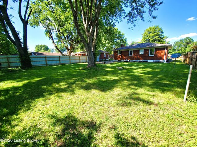 3216 New Lynnview Dr, Louisville, KY 40216