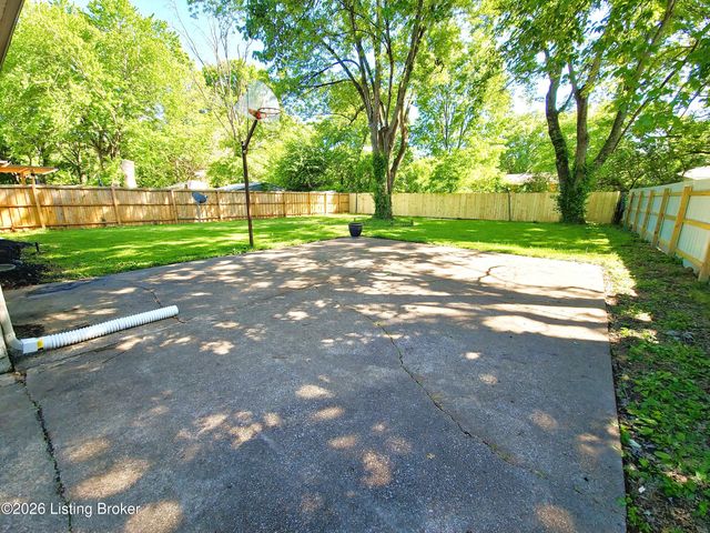3216 New Lynnview Dr, Louisville, KY 40216