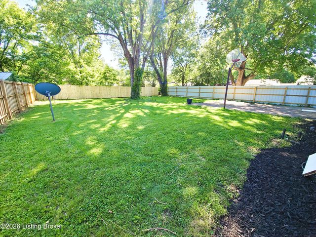 3216 New Lynnview Dr, Louisville, KY 40216
