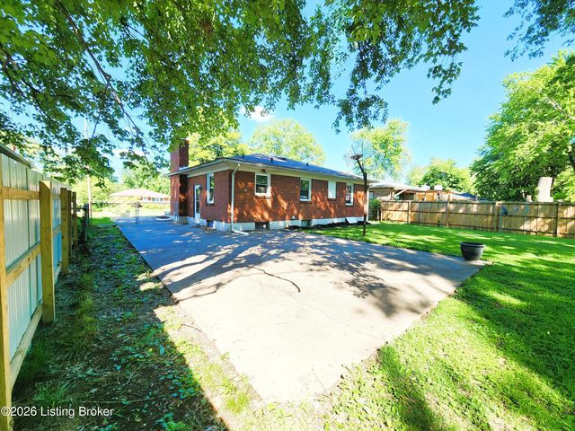 3216 New Lynnview Dr, Louisville, KY 40216