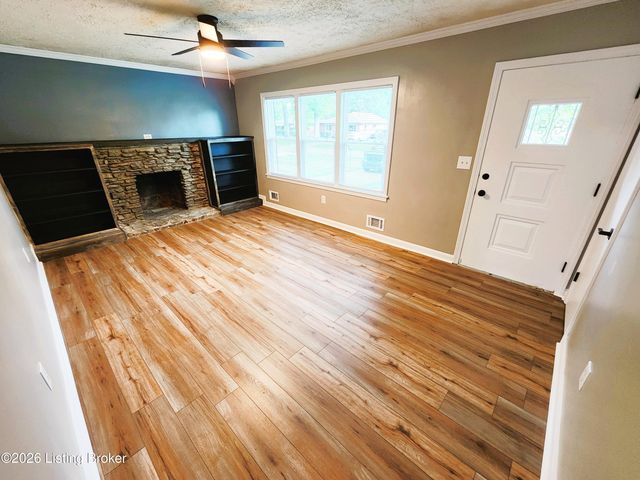 3216 New Lynnview Dr, Louisville, KY 40216