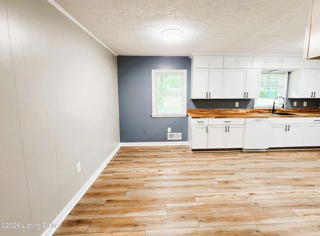 3216 New Lynnview Dr, Louisville, KY 40216