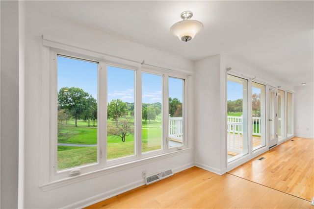 2343 Golfview Dr, Upper St Clair, PA 15241