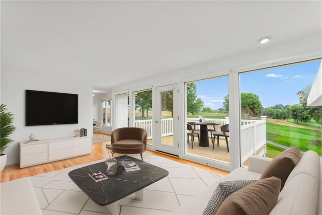 2343 Golfview Dr, Upper St Clair, PA 15241