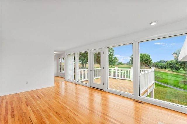 2343 Golfview Dr, Upper St Clair, PA 15241