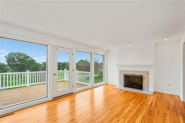 2343 Golfview Dr, Upper St Clair, PA 15241