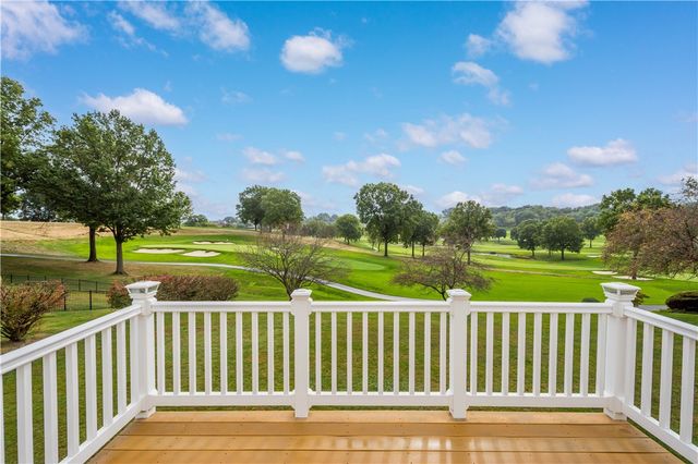 2343 Golfview Dr, Upper St Clair, PA 15241