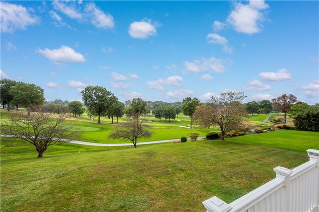 2343 Golfview Dr, Upper St Clair, PA 15241