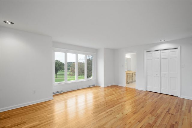 2343 Golfview Dr, Upper St Clair, PA 15241