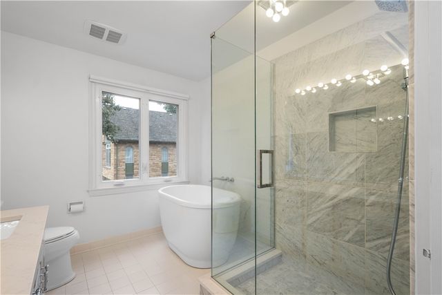 2343 Golfview Dr, Upper St Clair, PA 15241