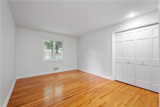 2343 Golfview Dr, Upper St Clair, PA 15241