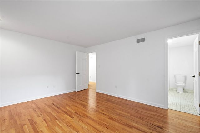 2343 Golfview Dr, Upper St Clair, PA 15241