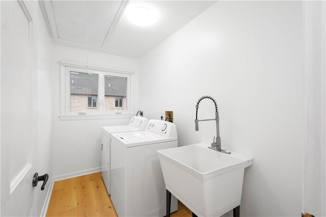 2343 Golfview Dr, Upper St Clair, PA 15241