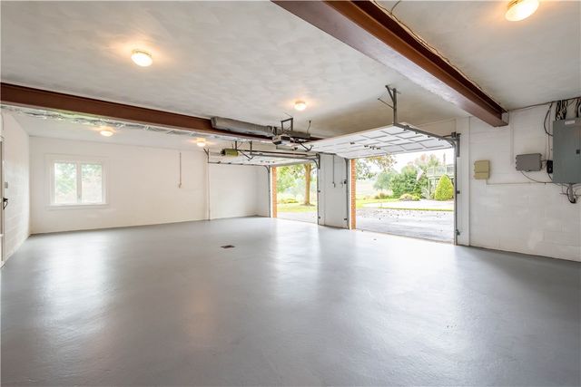 2343 Golfview Dr, Upper St Clair, PA 15241