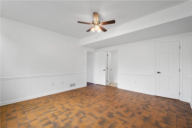 2343 Golfview Dr, Upper St Clair, PA 15241