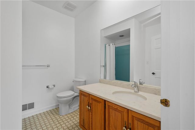 2343 Golfview Dr, Upper St Clair, PA 15241