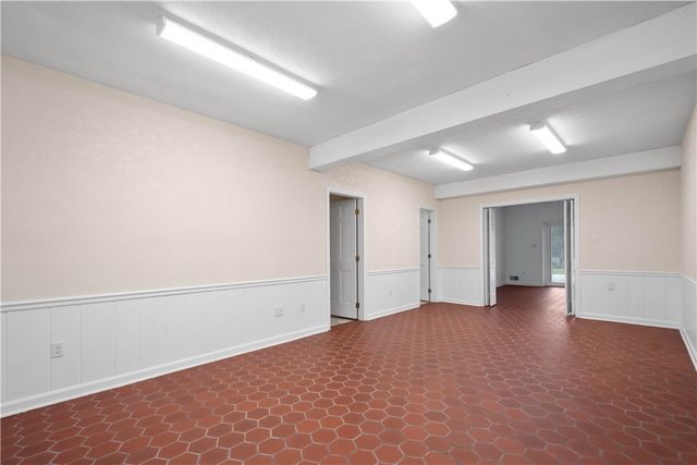 2343 Golfview Dr, Upper St Clair, PA 15241