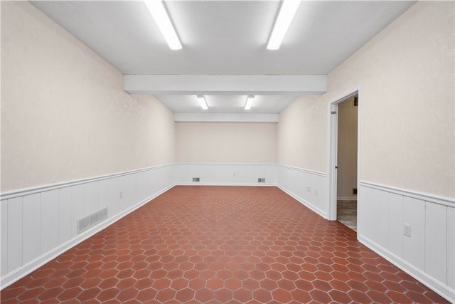 2343 Golfview Dr, Upper St Clair, PA 15241