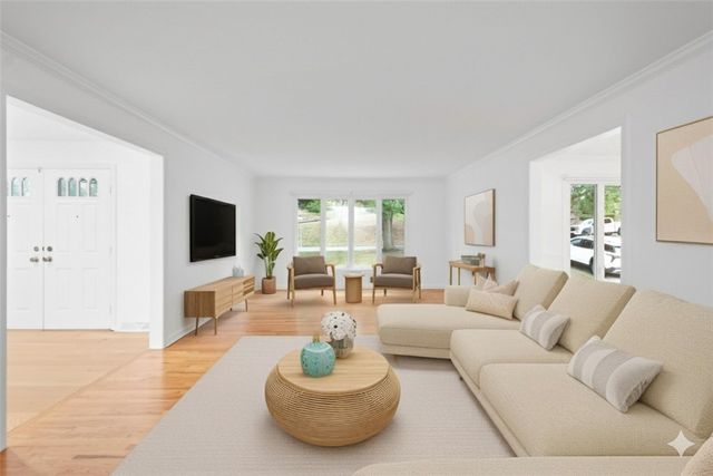 2343 Golfview Dr, Upper St Clair, PA 15241