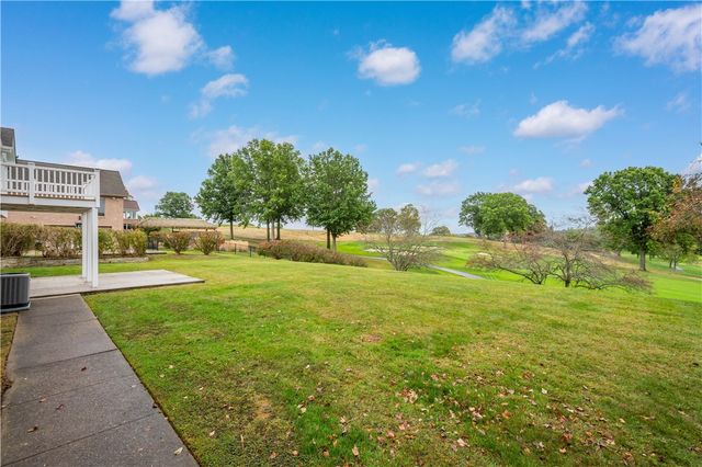 2343 Golfview Dr, Upper St Clair, PA 15241