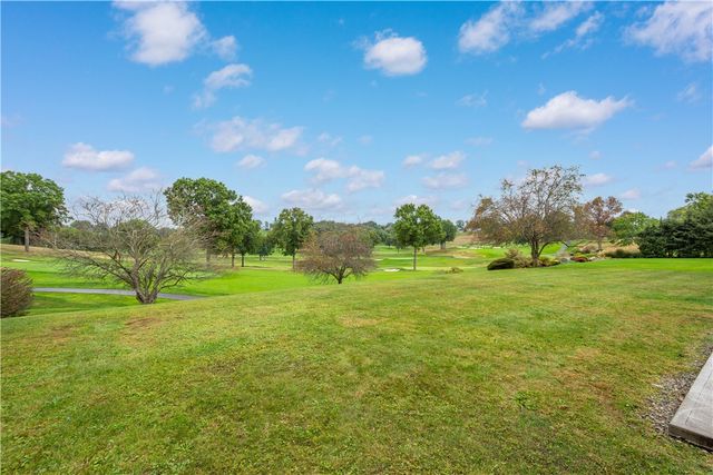 2343 Golfview Dr, Upper St Clair, PA 15241