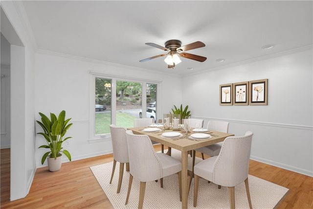 2343 Golfview Dr, Upper St Clair, PA 15241