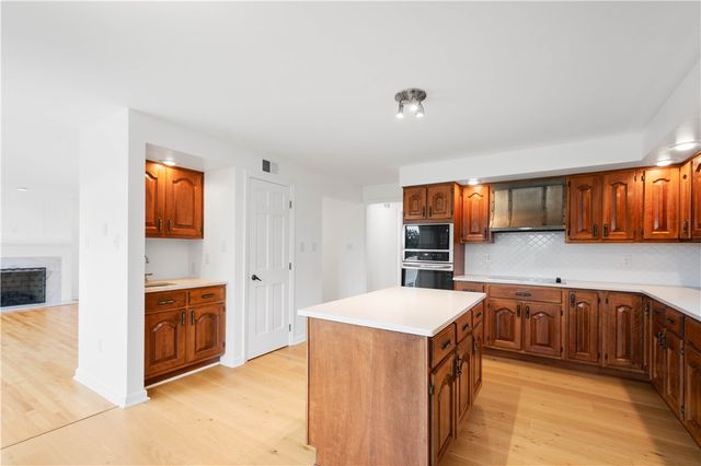 2343 Golfview Dr, Upper St Clair, PA 15241