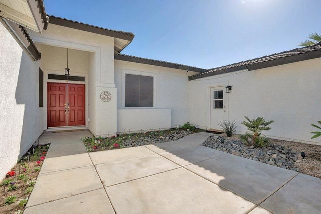 45180 Debbie Drive, La Quinta, CA 92253