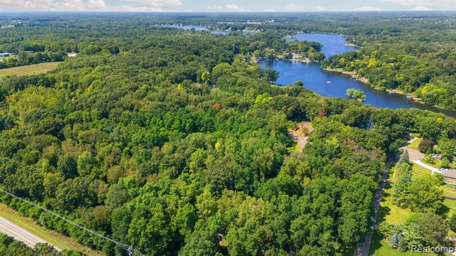 00001 Ledgewood Drive, Fenton, MI 48430