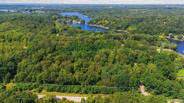 00001 Ledgewood Drive, Fenton, MI 48430