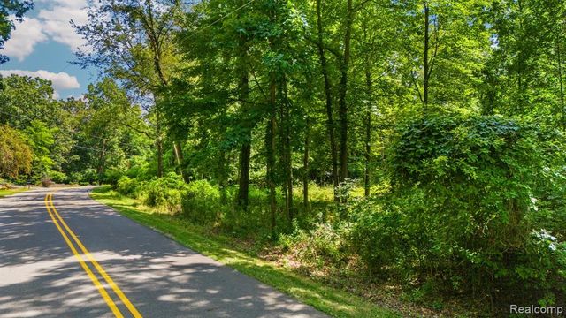 00001 Ledgewood Drive, Fenton, MI 48430