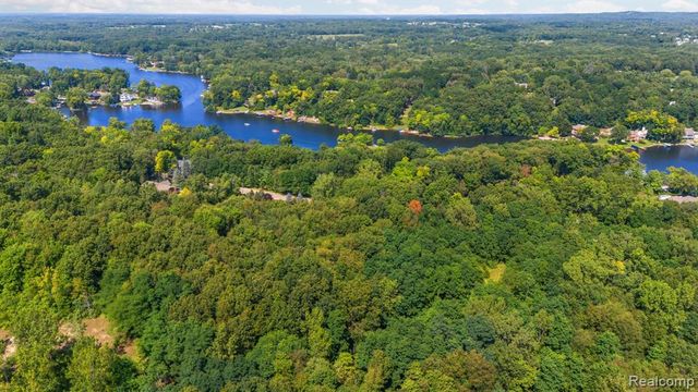 00001 Ledgewood Drive, Fenton, MI 48430