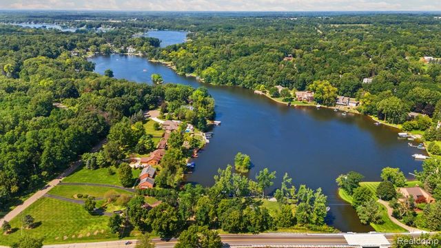 00001 Ledgewood Drive, Fenton, MI 48430