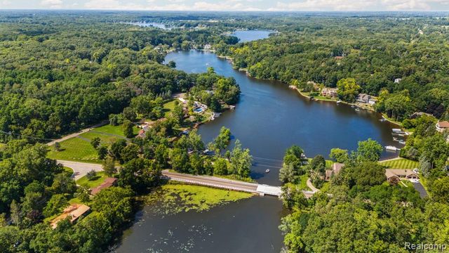 00001 Ledgewood Drive, Fenton, MI 48430